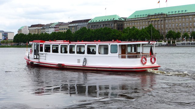 Alster boat tours