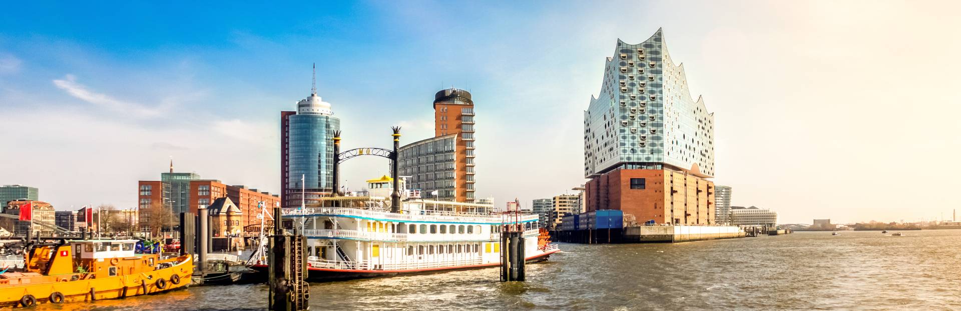 Hamburger Hafen und Elbphilharmonie