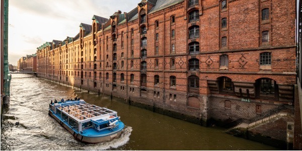 Hamburg Bootsfahrt durch die Speicherstadt